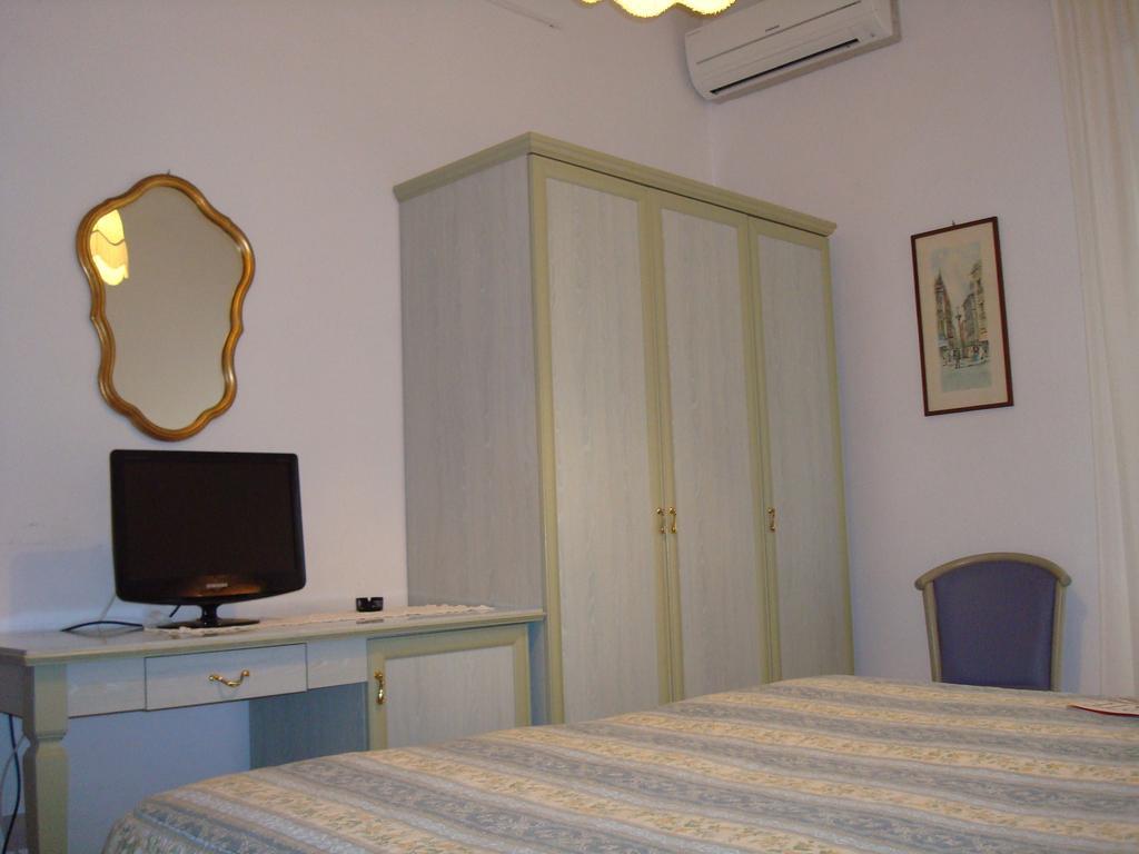 Hotel Rona 3*